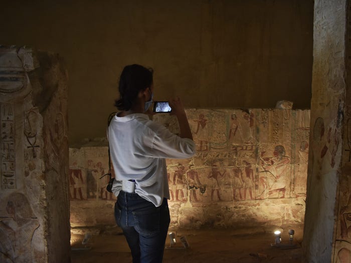 В древнеегипетском некрополе, помимо 160 саркофагов, обнаружили проклятия мумий