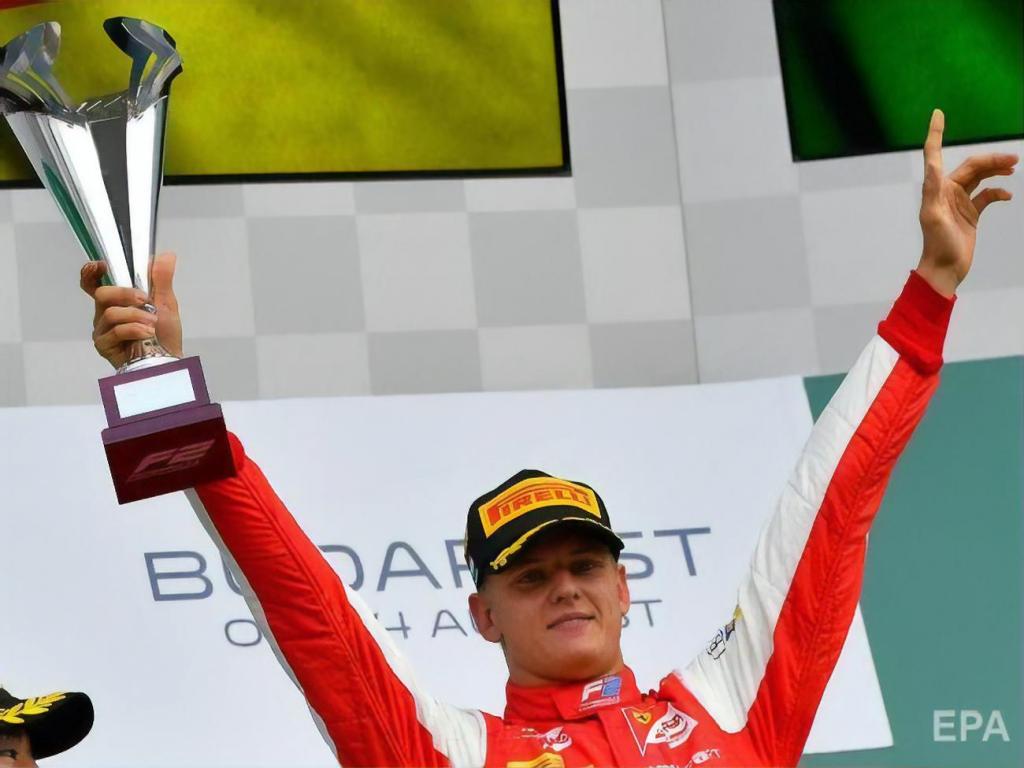 21-летний сын Михаэля Шумахера в следующем сезоне будет участвовать в гонках "Формула-1", ровно через 30 лет после дебюта его отца