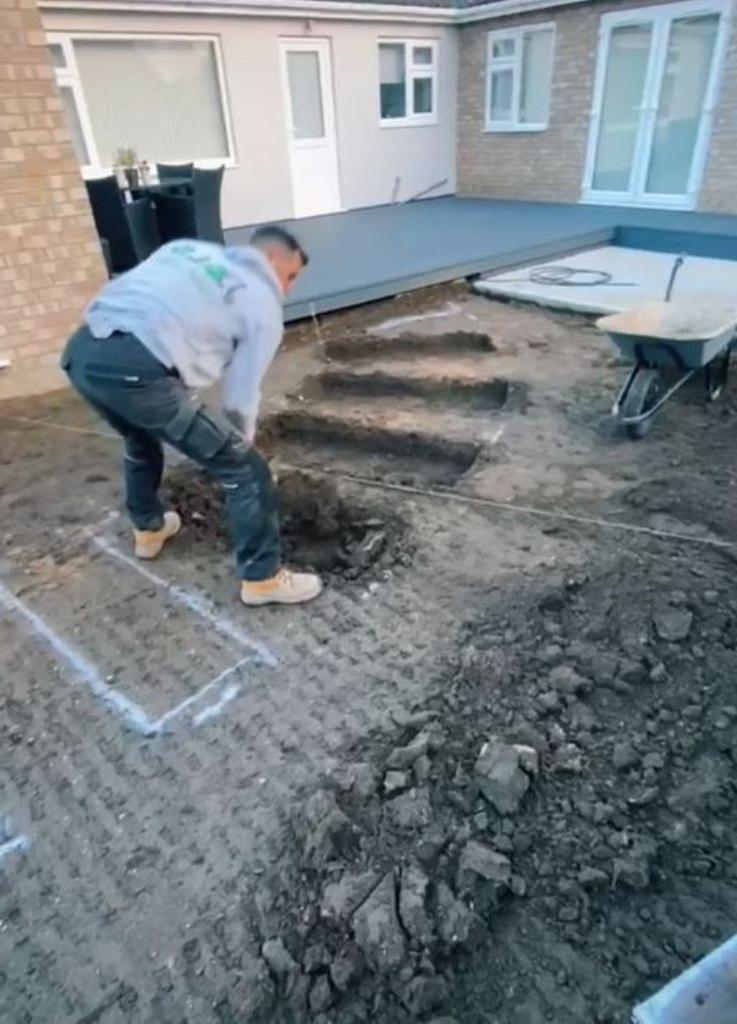 Сначала было непонятно, зачем мужчина вырыл ямы во дворе. Фото результата