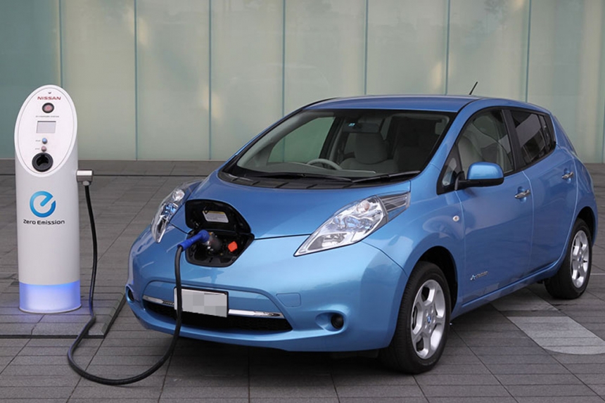 Япония за 15 лет планирует полностью отказаться от бензиновых и дизельных автомобилей: купить можно будет только электромобили и гибриды