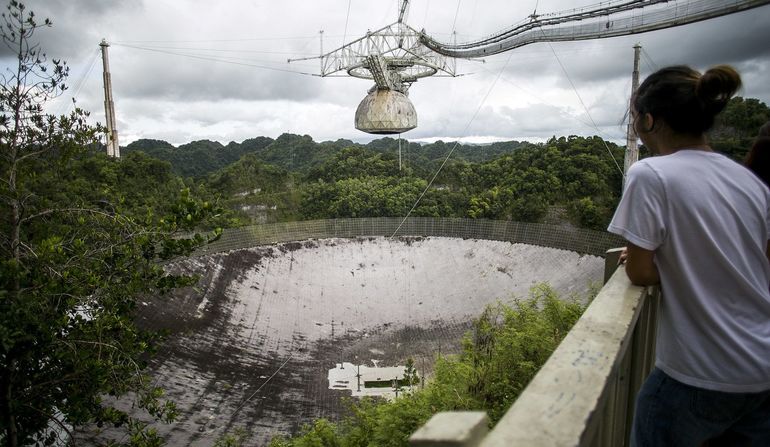 Обсерватория Аресибо, которая помогла сделать множество научных открытий, разрушилась, прослужив 57 лет: 900-тонная платформа уничтожила зеркало телескопа
