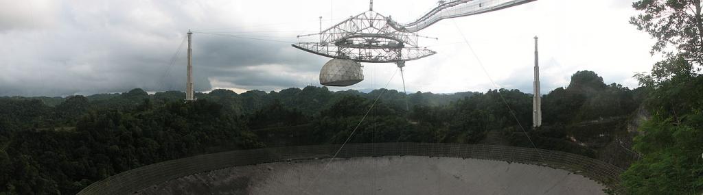Обсерватория Аресибо, которая помогла сделать множество научных открытий, разрушилась, прослужив 57 лет: 900-тонная платформа уничтожила зеркало телескопа