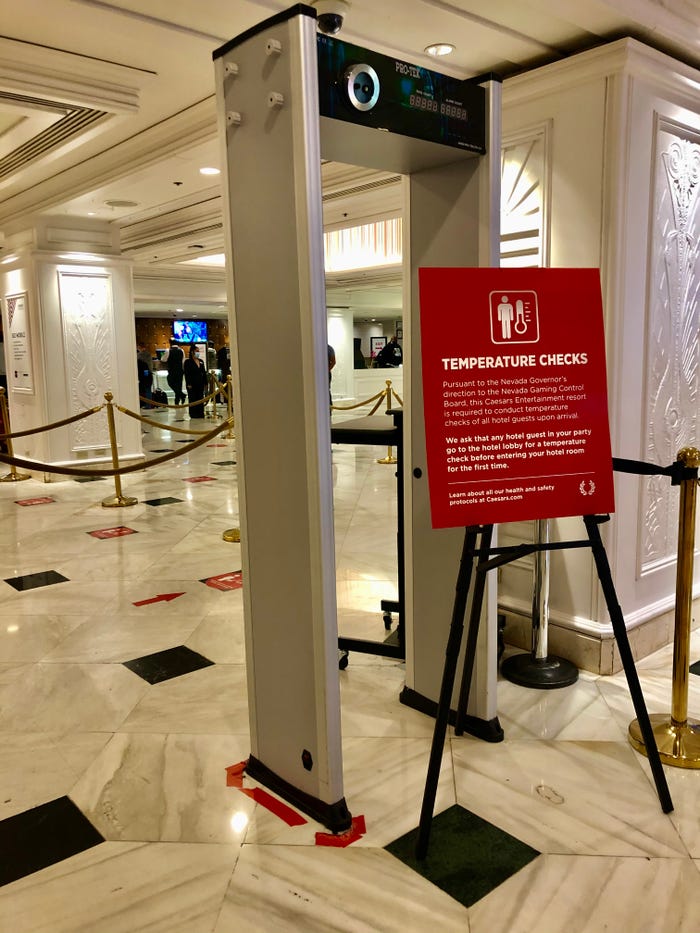 Как живет Лас-Вегас во время пандемии: огни по-прежнему не меркнут, отели переполнены, но меры безопасности соблюдаются