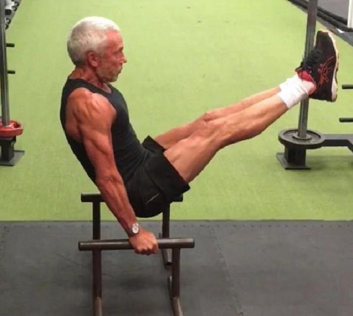 67-летний мужчина признался, что не ходит в спортзал: свое тело он поддерживает в отличной форме другими способами