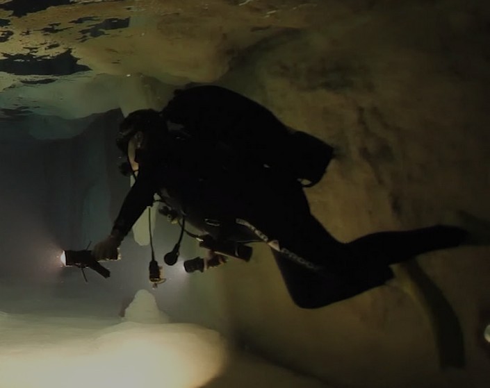 В Польше открылся "самый глубокий в мире" бассейн с пещерами и руинами: дайверы смогут опускаться на 45 метров
