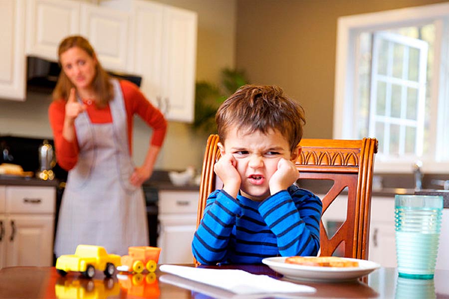 Мы не должны показывать ребенку, что нас беспокоит, сколько он ест: психолог дала советы родителям малоежек