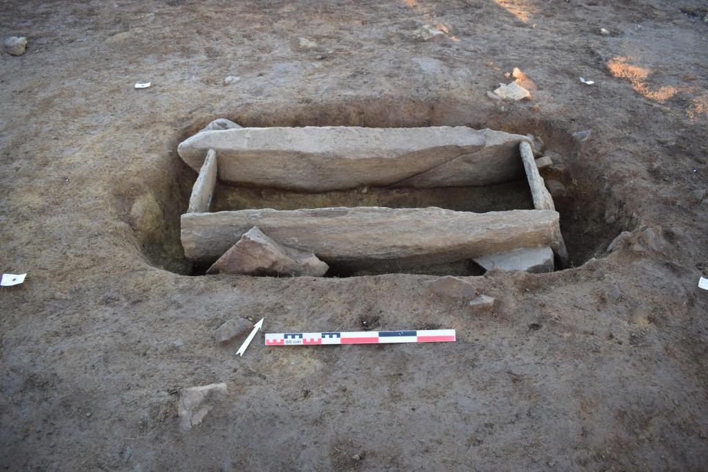 Во Франции археологи обнаружили каменный некрополь бронзового века (фото)