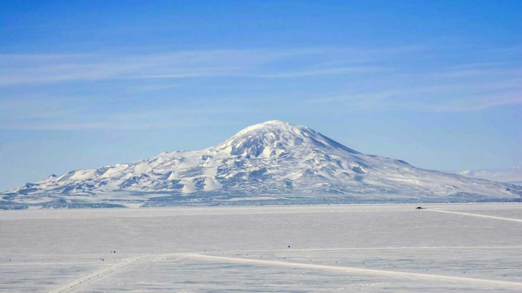 На Антарктиде отмечается необычная сейсмическая активность: за последние 4 месяца произошло более 30 000 подземных толчков, что связано с движением тектонических плит
