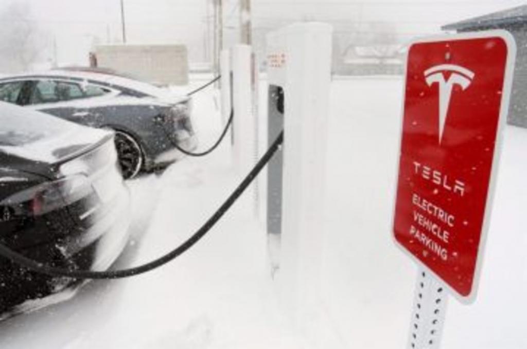 Электромобиль Tesla отказался заряжаться на морозе: житель Канады поделился опытом эксплуатации в холодную пору