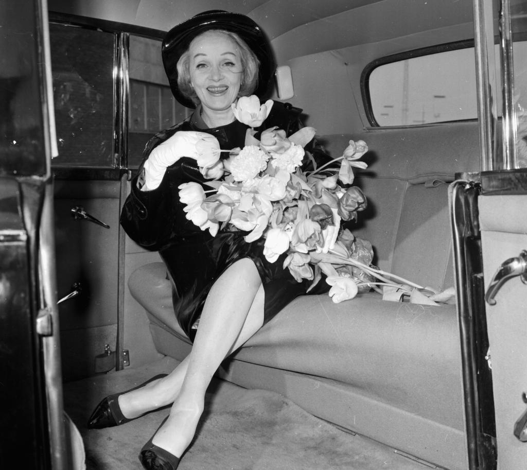 "Если бы я прожила жизнь еще раз, то повторила бы те же ошибки": цитаты непревзойденной Марлен Дитрих к 119-летию со дня рождения актрисы