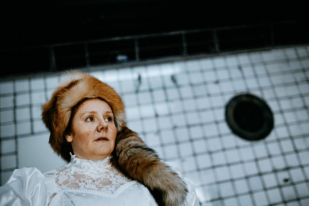 Новый спектакль "Киса": в "Приюте комедианта" переосмыслили личность Кисы Воробьянинова