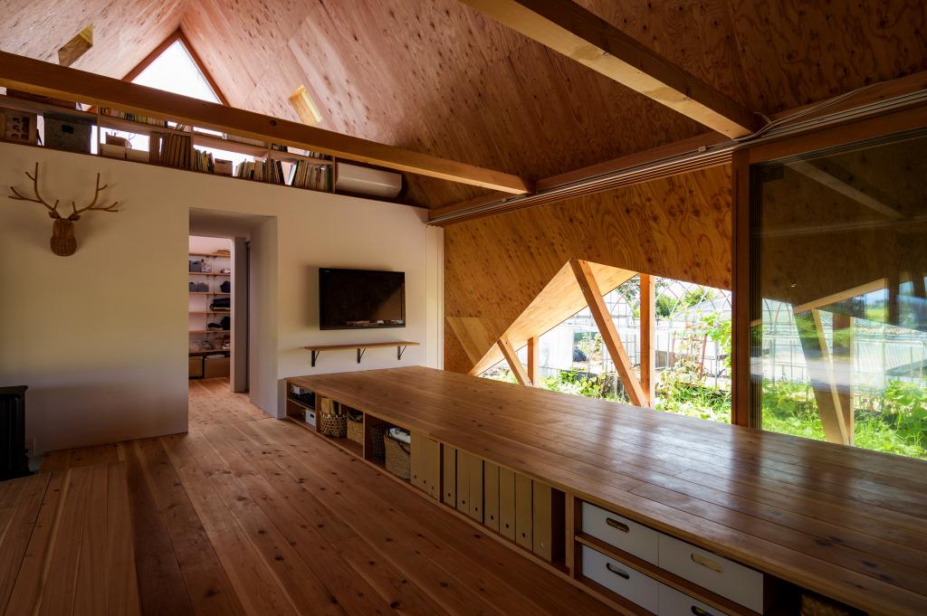 Семья из Японии попросила построить им деревенский шатровый дом. Он выглядит как палатка