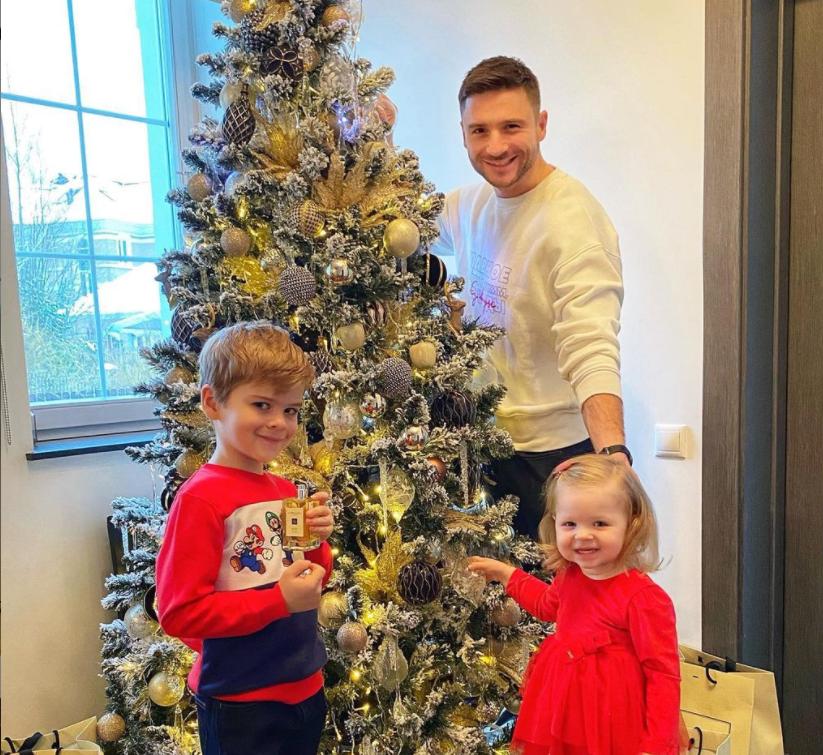 Детки в восторге: Сергей Лазарев показал, как украсил новогоднюю елку