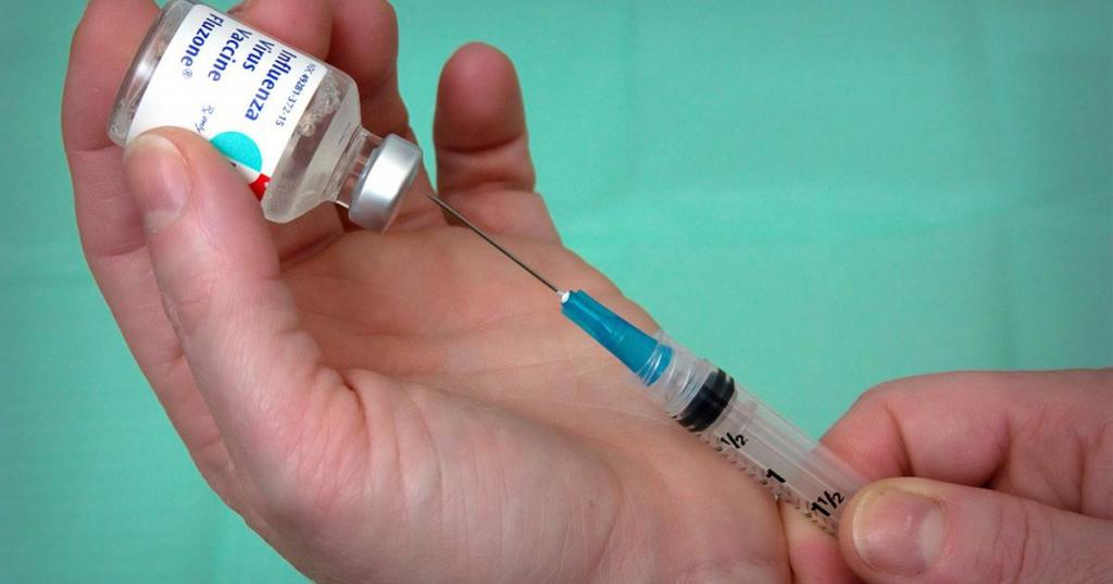 Немецкий врач предложил не класть в отделение интенсивной терапии людей, отказавшихся от прививки против COVID-19
