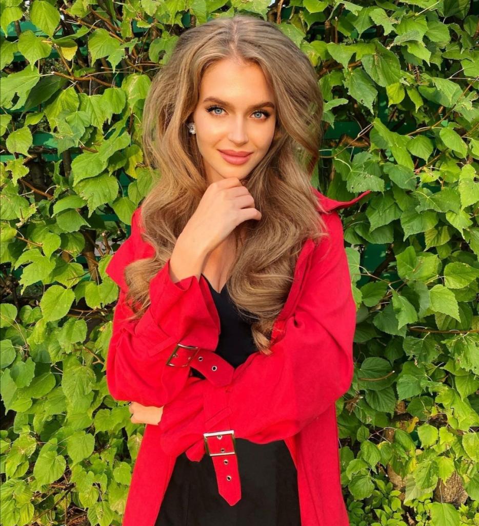 Простушка стала "Мисс Россия 2019": спустя год её стати можно позавидовать
