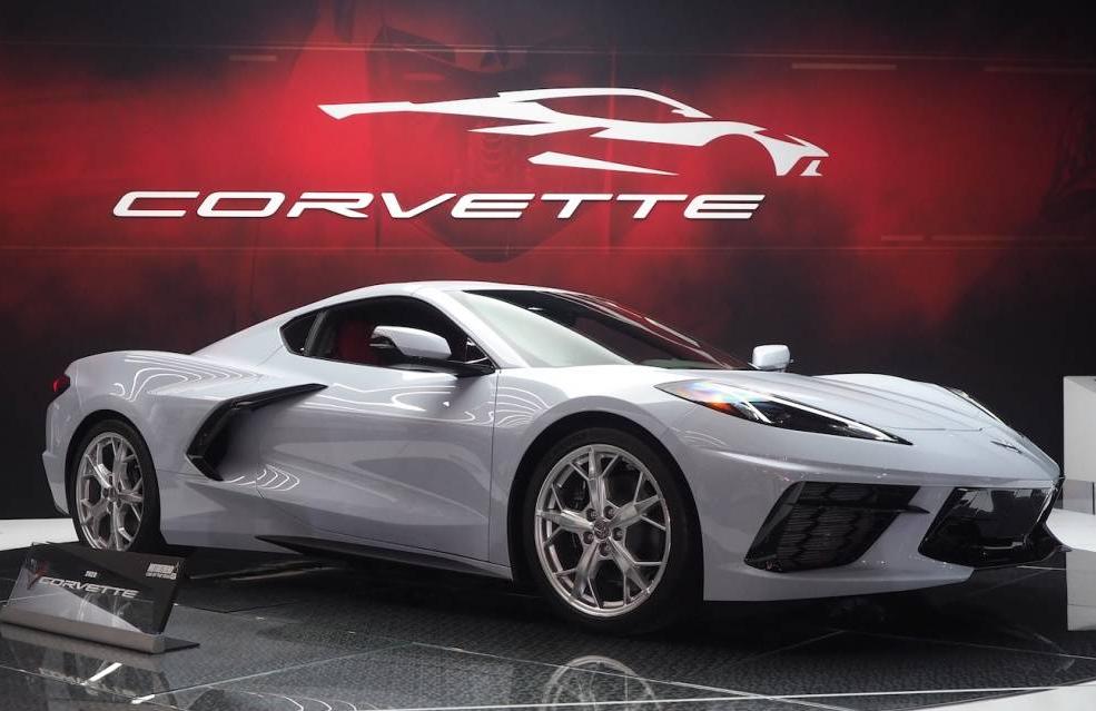 Без спойлера, крышки и освещаемых порогов: модели Corvette 2021 года теряют еще один крутой аксессуар