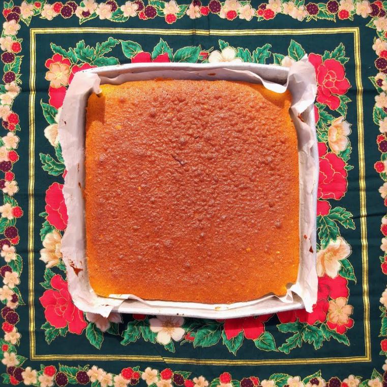 Малазийский Love Cake - это пирог-признание в любви во время рождественских праздников. Его пекут в каждом доме, и у каждой хозяйки свои секреты: популярный рецепт