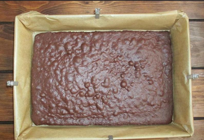 Сочетание шоколадного бисквита и безе делает неповторимым вкус торта "Старое танго": рецепт десерта