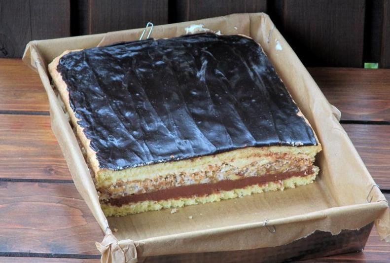 Торт "Орешек": рецепт вкусного бисквитного десерта, в котором ну очень много грецких орехов