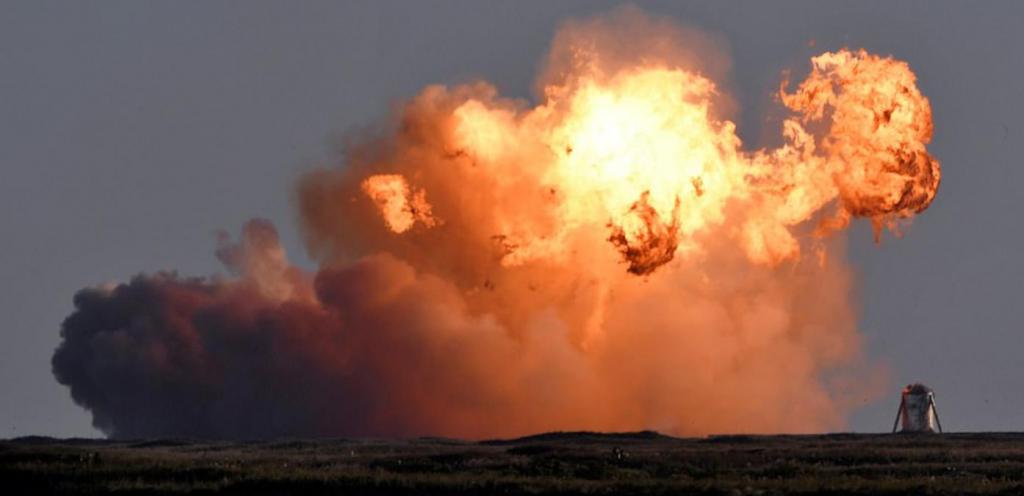 Владелец SpaceX Илон Маск счел запуск успешным: взлет, маневры в полете и взрывная посадка звездолета SN8