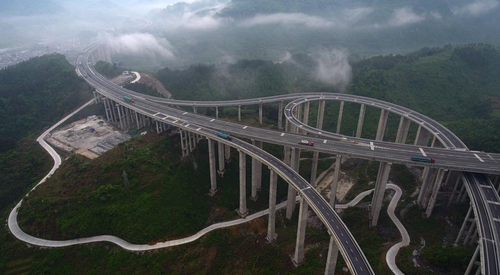 Как Китай освоил технику строительства дорог, которые считаются лучшими в мире