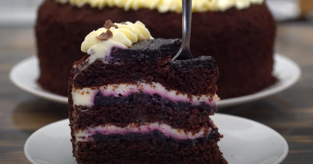 Красивее этого тортика только звездное небо: блогер поделилась рецептом изумительного десерта