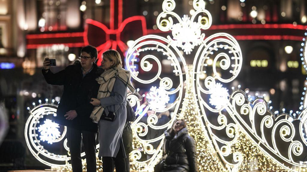 Хоть что-то до утра: праздничная подсветка в Москве работала всю новогоднюю ночь
