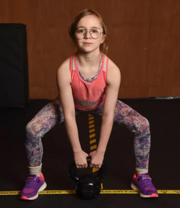 Она мечтает выиграть золото на Олимпийских играх: 10-летняя спортсменка открывает собственный тренажерный зал