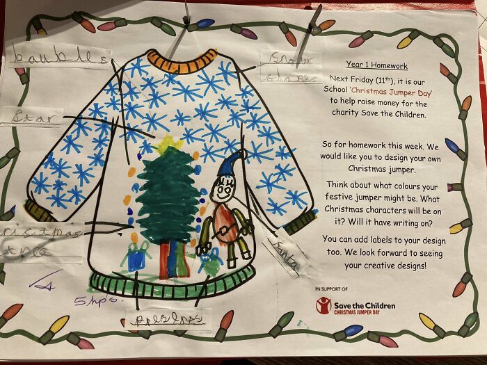 Внучка нарисовала новогодний рисунок, а бабушка по нему сшила милый свитер. Вскоре в Сети начали делиться похожими подарками