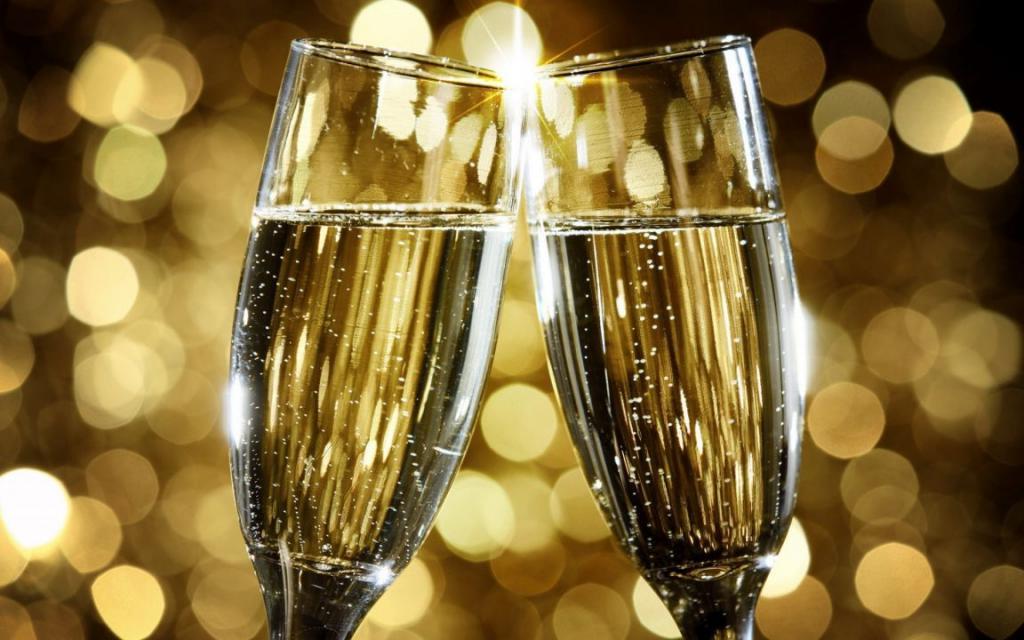 Новогодний лайфхак: как вернуть пузырьки вчерашнему шампанскому