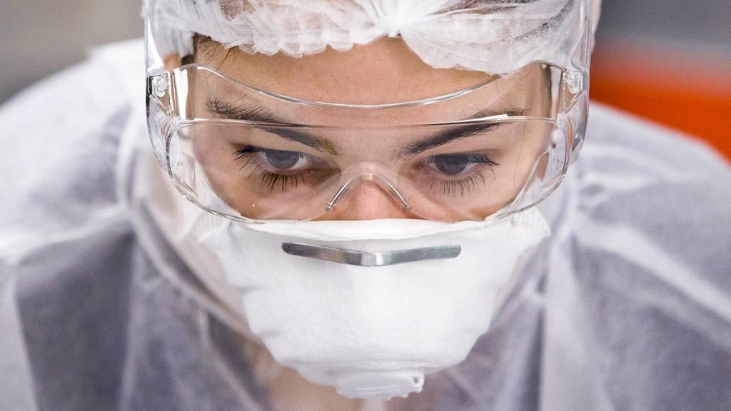 Некоторые медицинские маски проявили себя хуже, чем полный отказ от средства защиты: новое исследование