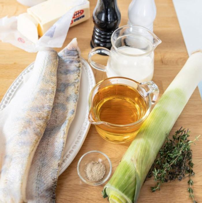 Рыба в луковом соусе - кулинарный рецепт с пошаговыми инструкциями | Foodini