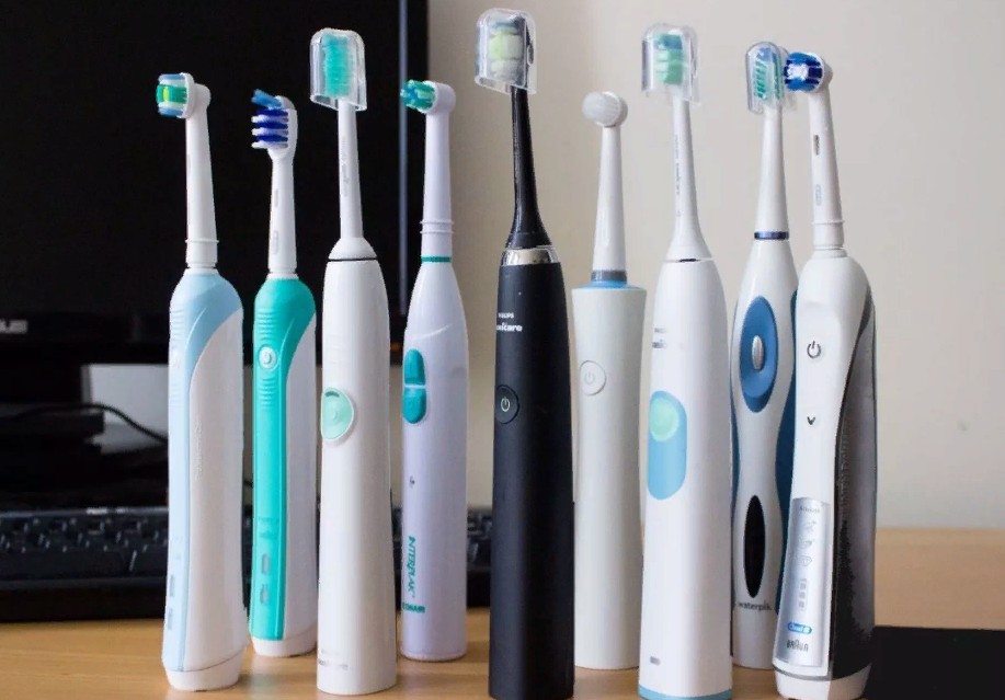 Хотя электрические зубные щетки набирают популярность, они не панацея, если неправильно чистить зубы