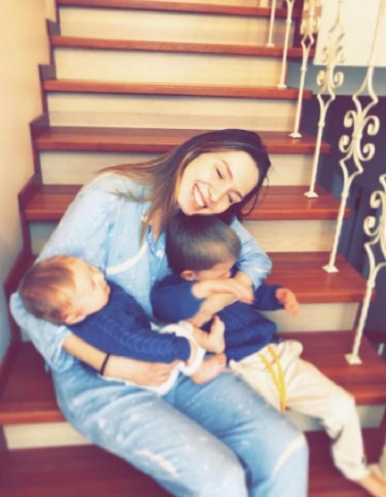 Звезда "Кухни" Валерия Федорович поделилась снимком с детьми и рассказала, как проводит зимние каникулы