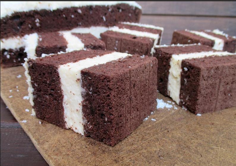 Шоколадно-бисквитный торт "Черный кокос" – десерт и для праздничного, и для семейного стола: рецепт