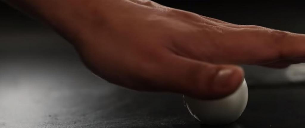 Индийский шеф-повар показал, как правильно сварить идеальные яйца (видео)