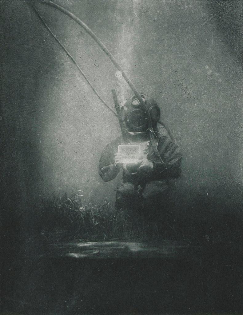128 лет назад Луи Бутан сделал первое селфи под водой
