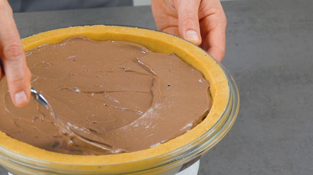Пирог, похожий на огромное печенье с шоколадной начинкой: рецепт