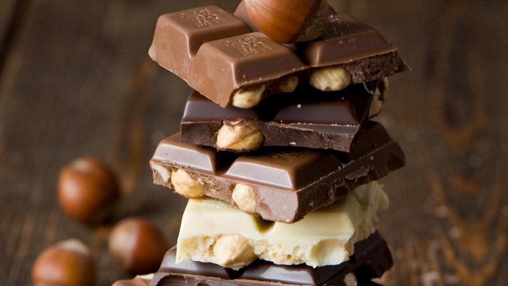 Печени вредит не только алкоголь: диетолог рассказала о вреде шоколада