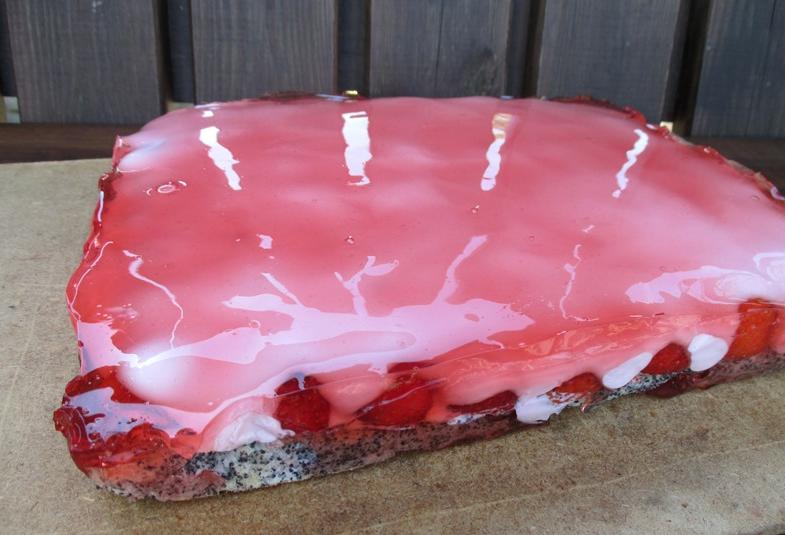 Клубнично-маковый торт: пышный и красивый десерт, который станет украшением любого торжества