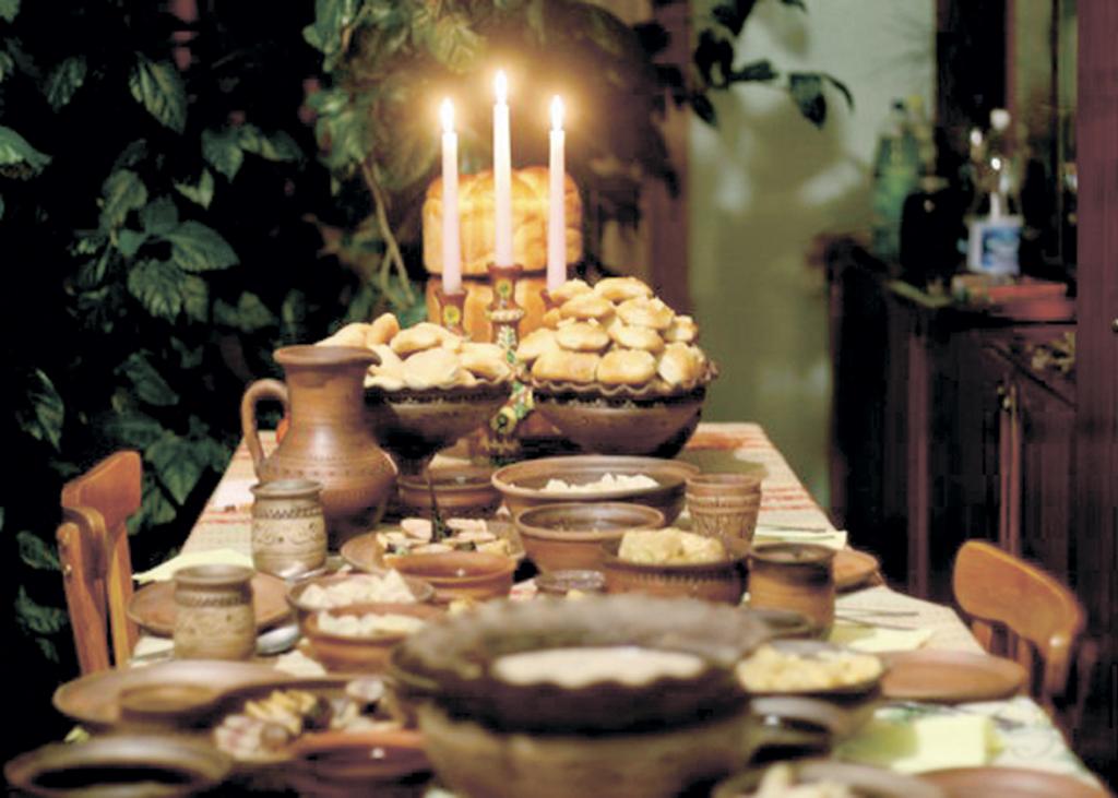 Хозяйки просто готовили нечетное количество блюд, а не 12, как сегодня: как отмечали Рождество в старину (некоторые традиции уже забыты)