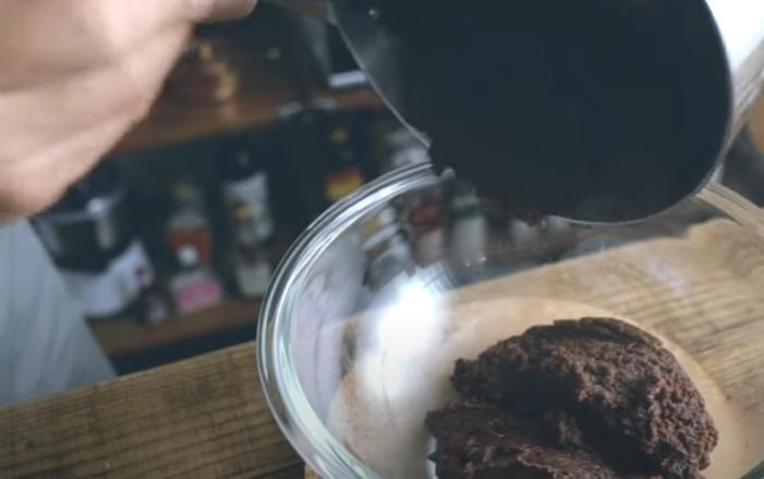 Вкусное и простое в приготовлении шоколадное печенье в виде Микки-Мауса: дети будут в восторге
