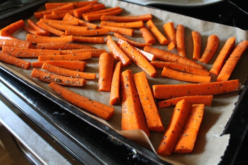 Вкусно и полезно. Зимой часто готовлю салат из запеченной морковки с цитрусовой заправкой