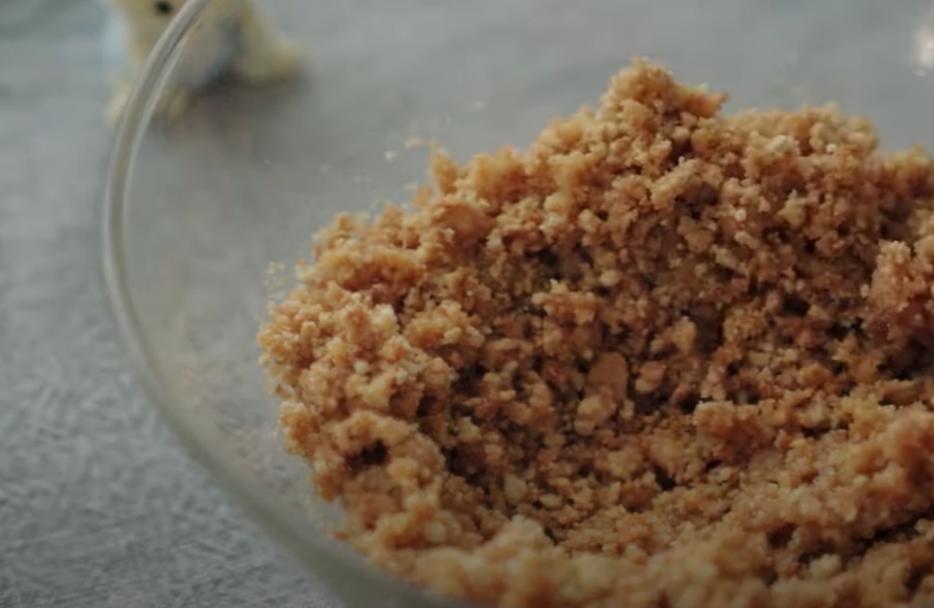 Рецепт клубничного чизкейка с печеньем и нежнейшим сливочным кремом: готовится очень быстро и просто