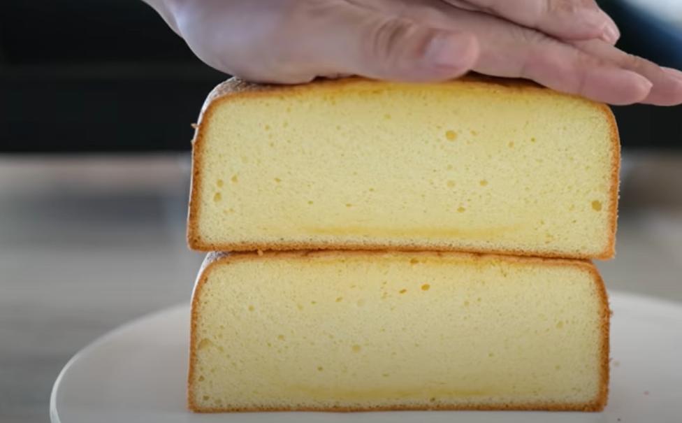 Простой рецепт пушистого ванильного бисквита: добавление крема и начинки по желанию