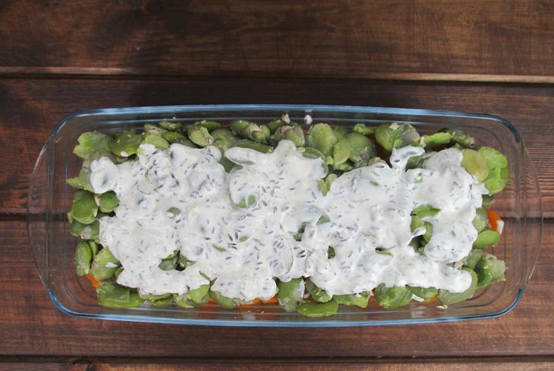 Только сейчас оценила всю прелесть бобов - сделала из них слоеный салат с овощами: идеальный гарнир к любому мясному блюду