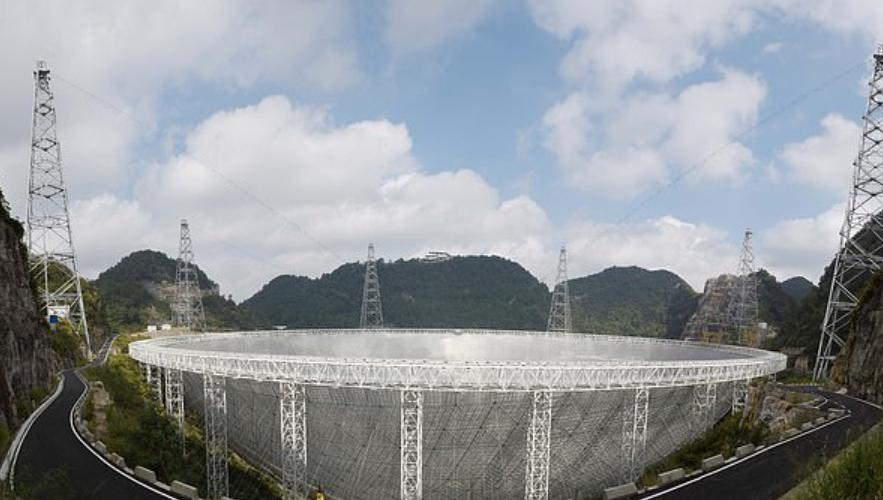 Китай разрешил иностранным астрономам использовать свой 487-метровый радиотелескоп для поиска инопланетной жизни и изучения космических явлений после поломки обсерватории Аресибо
