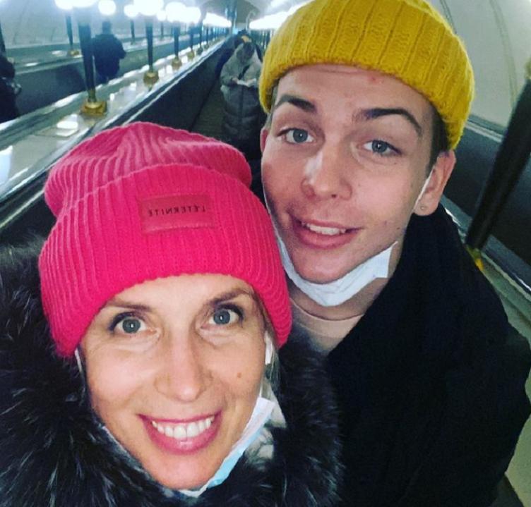 Алена Свиридова поделилась снимком 17-летнего сына-красавца Гриши и поздравила его с днем рождения