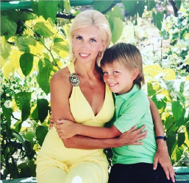 Алена Свиридова поделилась снимком 17-летнего сына-красавца Гриши и поздравила его с днем рождения