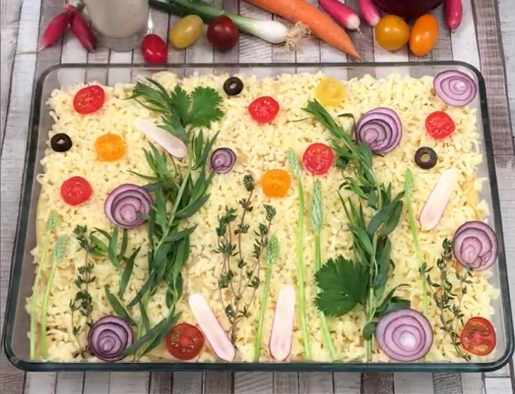Искусство в вашей тарелке: "рисуем" на домашней лазанье с помощью овощей и трав